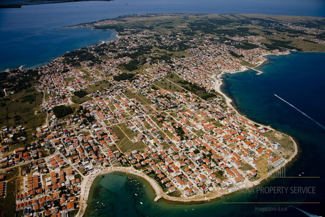 Poljoprivredno zemljište 250 m od mora na otoku Viru!