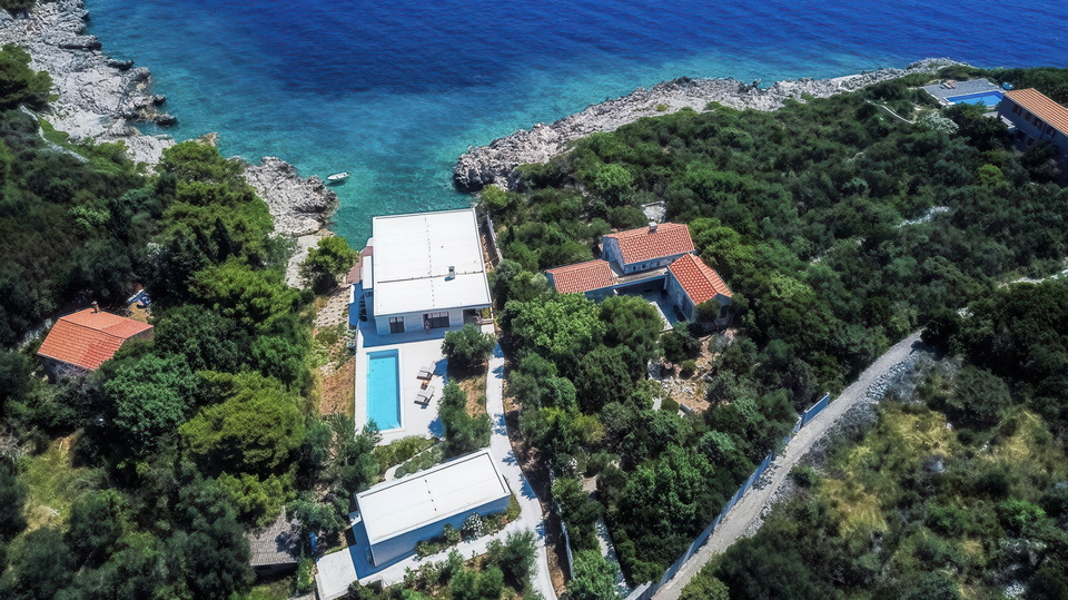 New modern villa first row by the sea near Dubrovnik&excl;