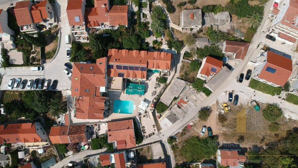 Magnifico hotel termale 4**** nel centro di Bol sull'isola di Brač!