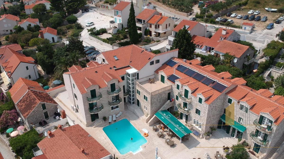 Magnifico hotel termale 4**** nel centro di Bol sull'isola di Brač!