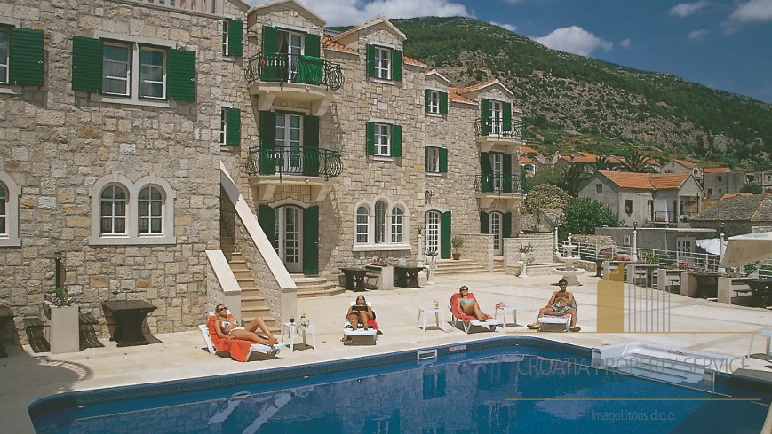 Magnifico hotel termale 4**** nel centro di Bol sull'isola di Brač!