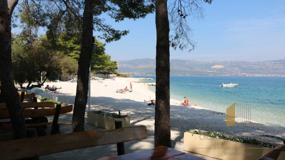 Terreno edificabile in una posizione eccezionale, prima fila al mare sull'isola di Čiovo!