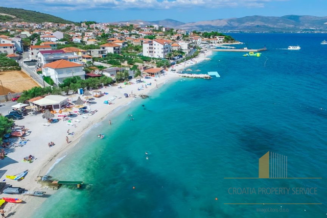 Terreno edificabile in una posizione eccezionale, prima fila al mare sull'isola di Čiovo!