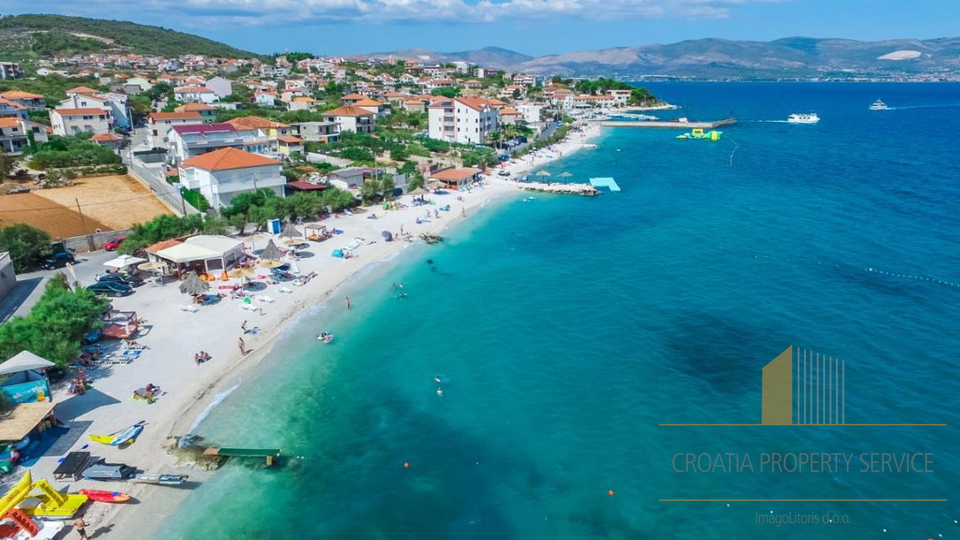 Terreno edificabile in una posizione eccezionale, prima fila al mare sull'isola di Čiovo!