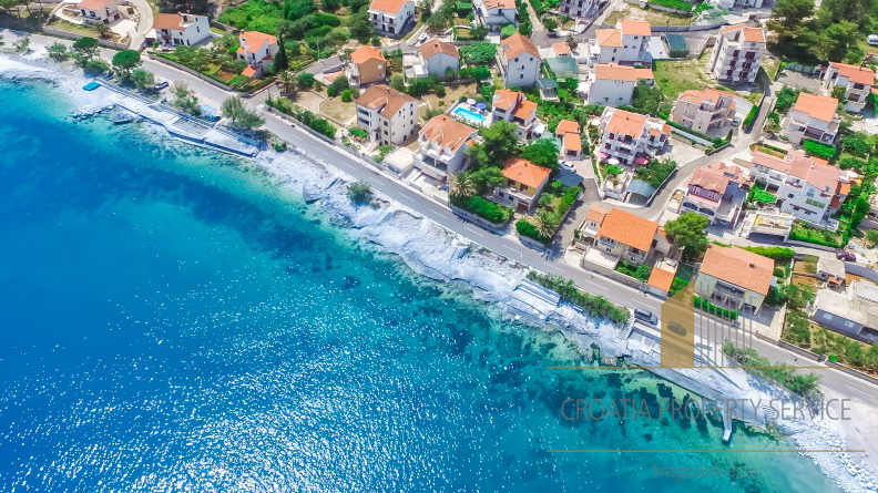 Baugrundstück in außergewöhnlicher Lage, 1. Reihe zum Meer auf der Insel Čiovo!