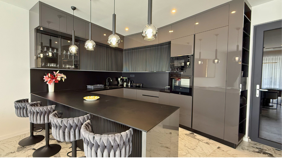 Moderna luksuzna vila v prvem vrsti ob morju &ndash; Rogoznica&excl;