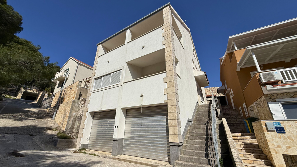 HOT PONUDA &ndash; PRVI RED DO MORA &vert; ROGOZNICA