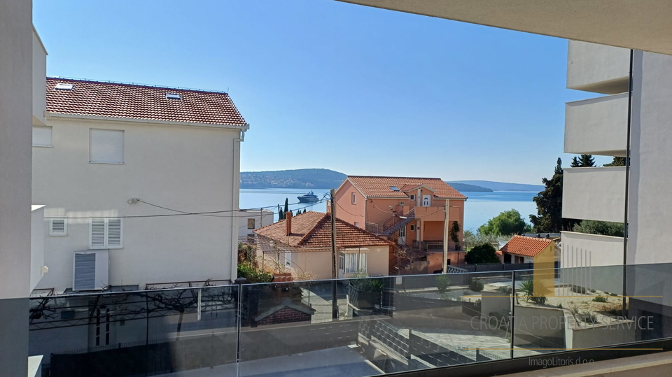Three-bedroom apartment in a luxurious new building in Seget, just 200 meters from the sea!