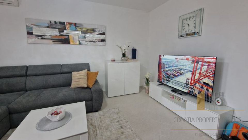 Predivan stan s vrtom 300 m od plaže na otoku Čiovu!