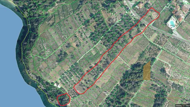 Steinhaus zur Anpassung auf einem Grundstück von 9500 m2 in Pelješac!