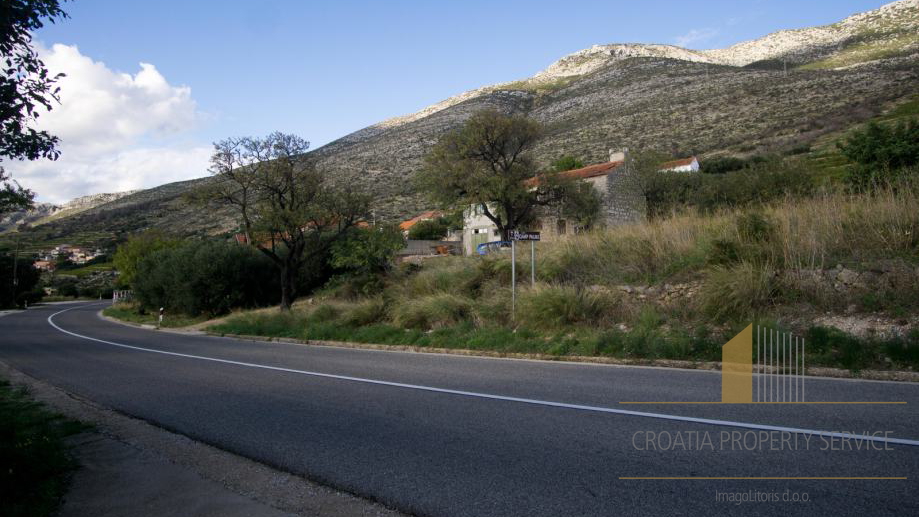 Steinhaus zur Anpassung auf einem Grundstück von 9500 m2 in Pelješac!