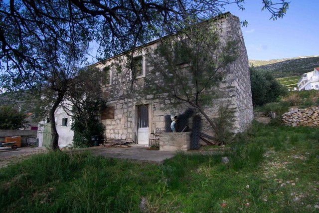 Construction and agricultural land in a prime location - Pelješac!