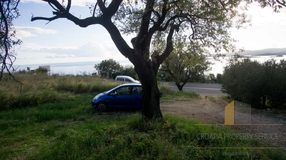 Building and agricultural land in a prime location - Pelješac!