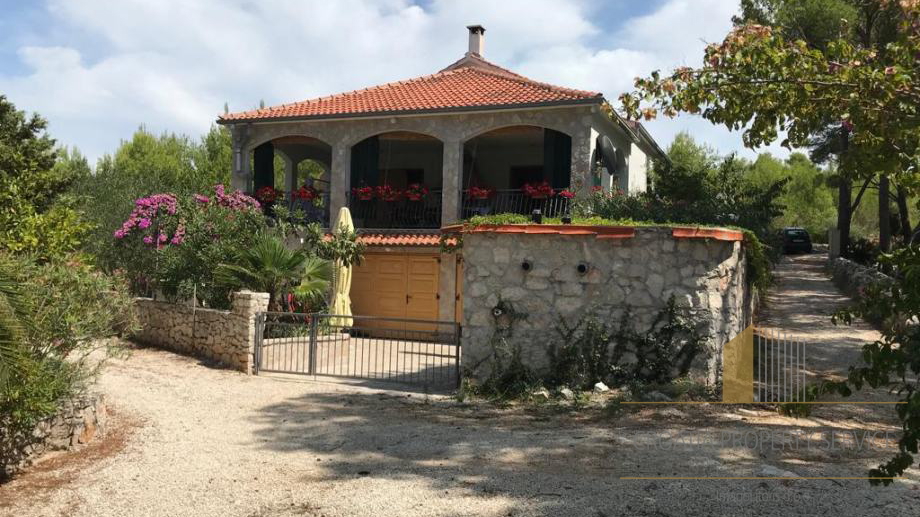Charmantes einstöckiges Haus 20 m vom Strand entfernt auf der Insel Brač!