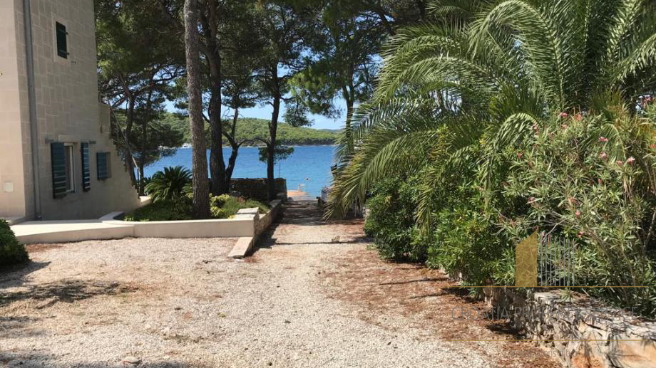 Charmantes einstöckiges Haus 20 m vom Strand entfernt auf der Insel Brač!