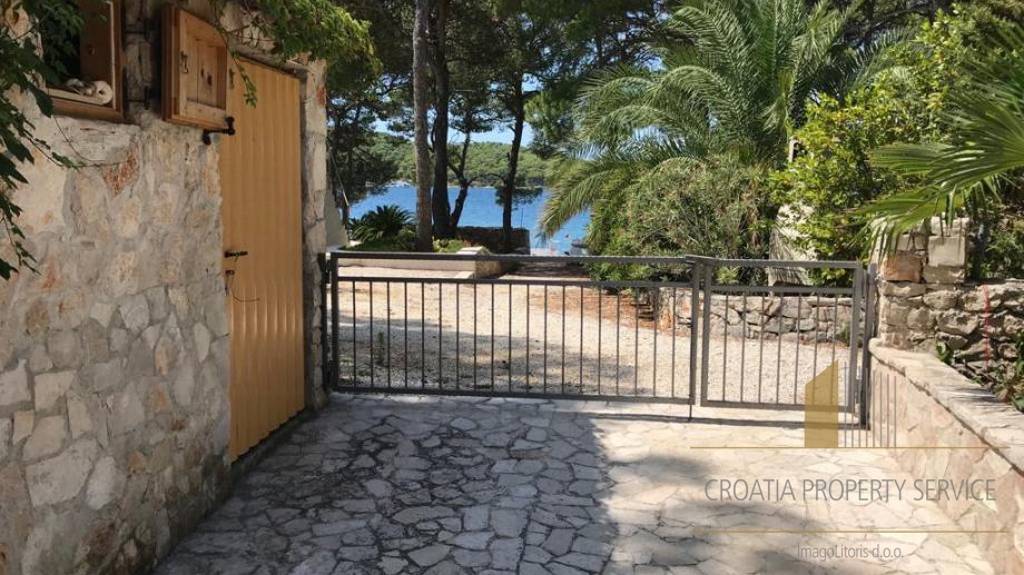Charmantes einstöckiges Haus 20 m vom Strand entfernt auf der Insel Brač!