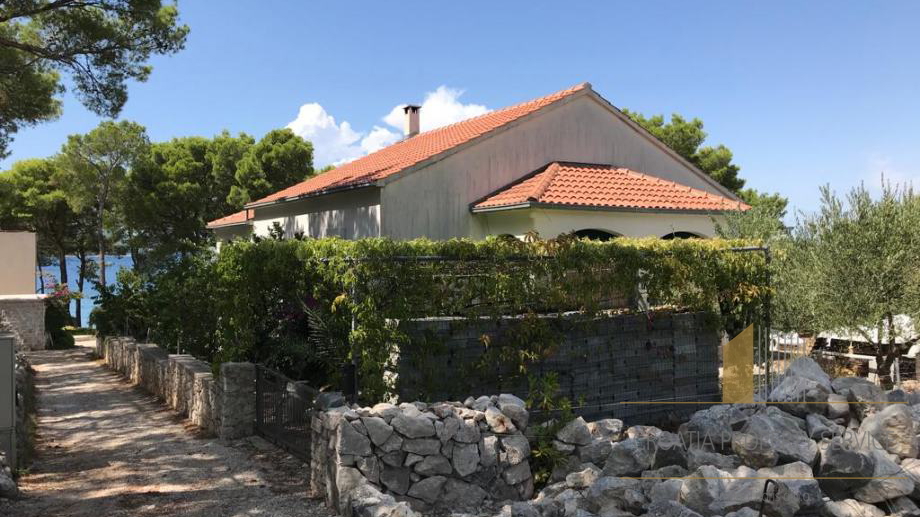 Charmantes einstöckiges Haus 20 m vom Strand entfernt auf der Insel Brač!