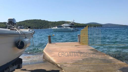 Charmantes einstöckiges Haus 20 m vom Strand entfernt auf der Insel Brač!