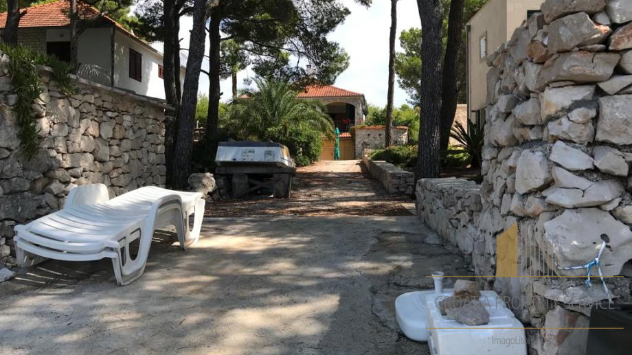 Charmantes einstöckiges Haus 20 m vom Strand entfernt auf der Insel Brač!