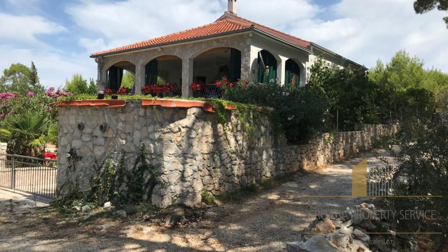 Charmantes einstöckiges Haus 20 m vom Strand entfernt auf der Insel Brač!