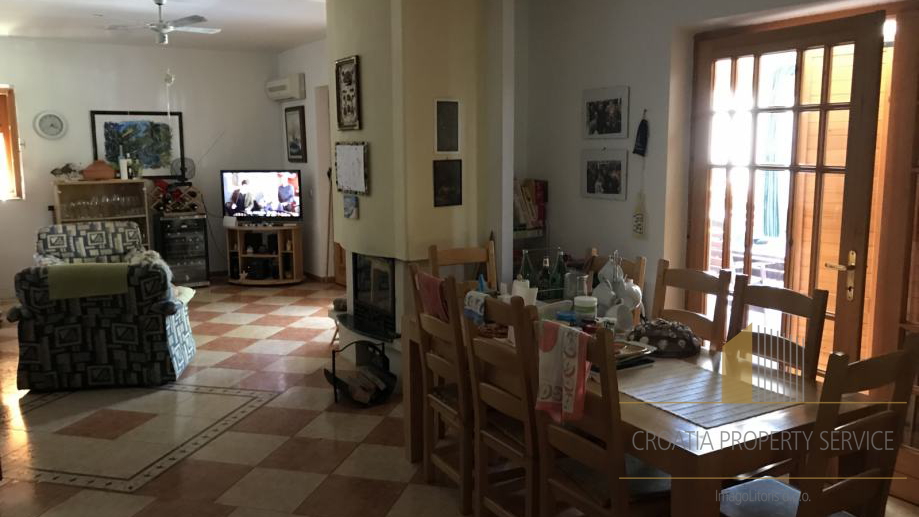 Charmantes einstöckiges Haus 20 m vom Strand entfernt auf der Insel Brač!
