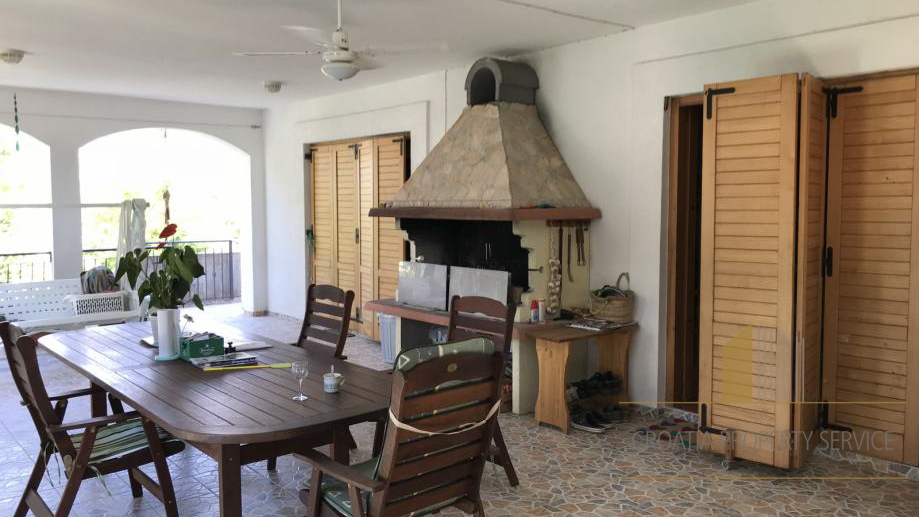 Charmantes einstöckiges Haus 20 m vom Strand entfernt auf der Insel Brač!
