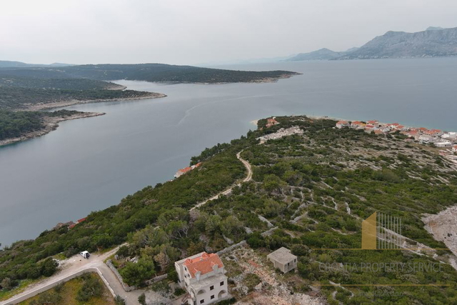 Construction land with sea view on the island of Brač