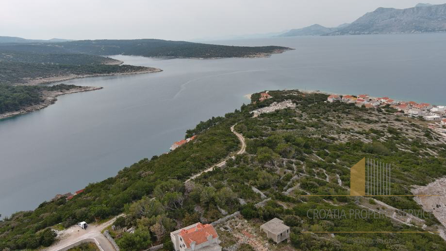 Baugrundstück mit Meerblick auf der Insel Brač!