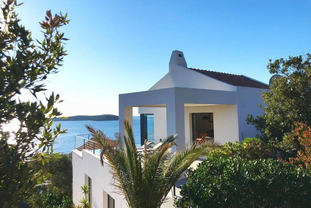 Attractive villa with infinity pool and panoramic sea view – southern side of the island of Vis