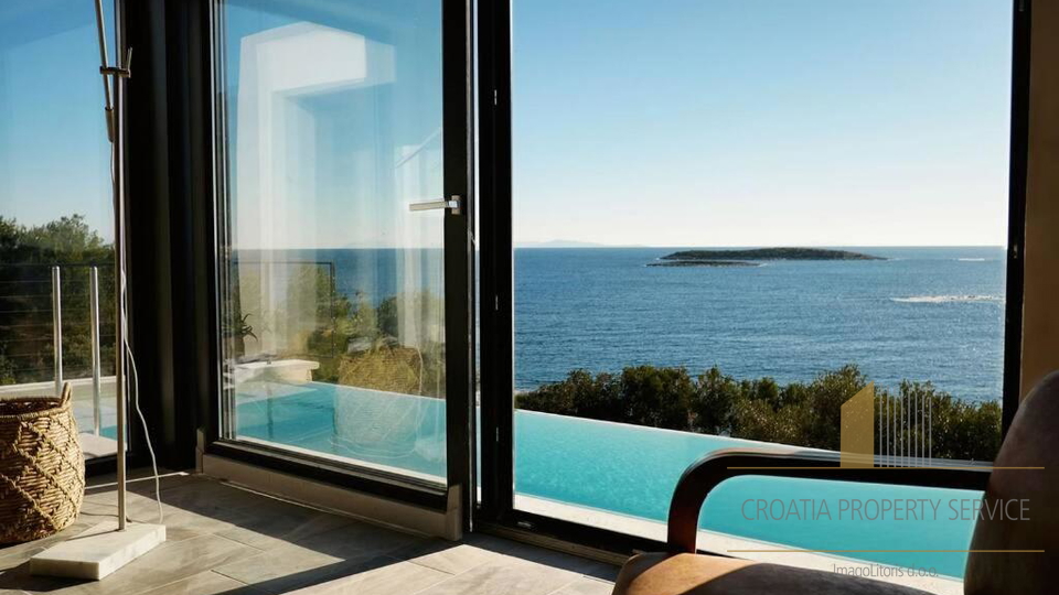 Una villa moderna con piscina e una fantastica vista sul mare - l'isola di Vis!