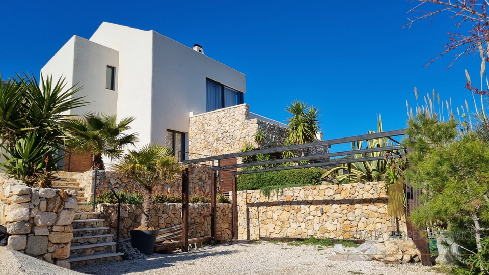 Una villa moderna con piscina e una fantastica vista sul mare - l'isola di Vis!