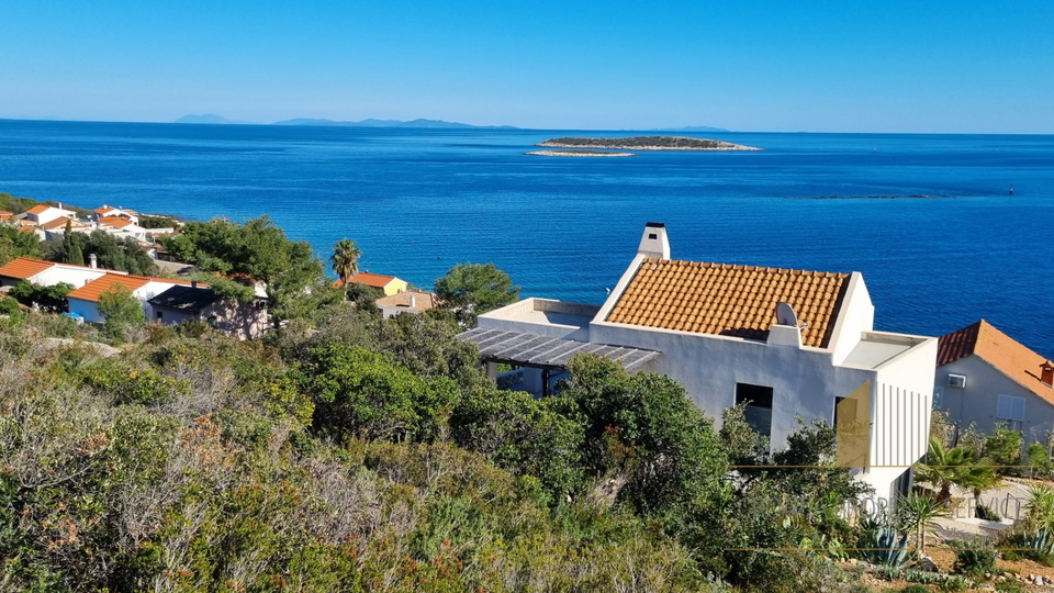 Una villa moderna con piscina e una fantastica vista sul mare - l'isola di Vis!