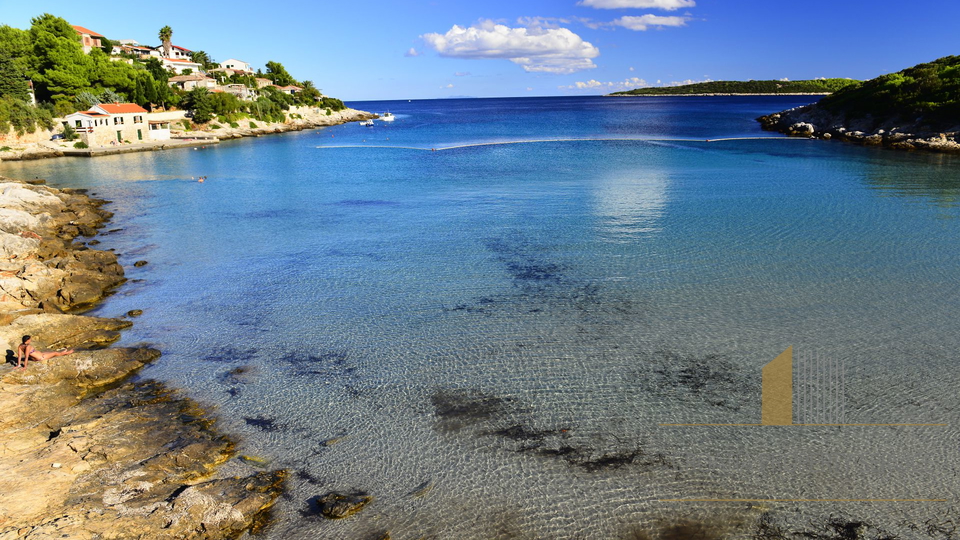 Una villa moderna con piscina e una fantastica vista sul mare - l'isola di Vis!