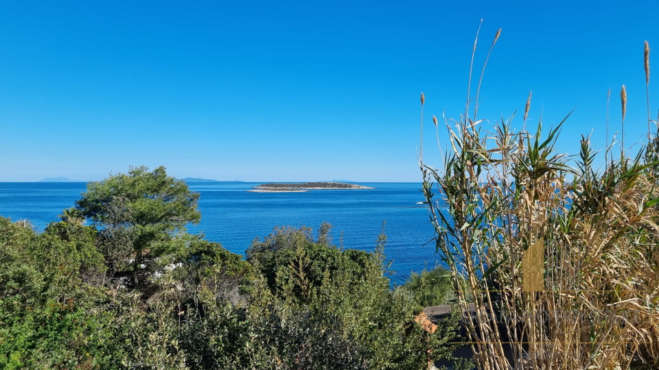 Una villa moderna con piscina e una fantastica vista sul mare - l'isola di Vis!