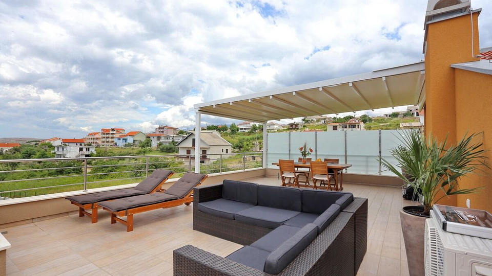 &Dcy;&vcy;&ucy;&khcy;&ecy;&tcy;&acy;&zhcy;&ncy;&acy;&yacy; &kcy;&vcy;&acy;&rcy;&tcy;&icy;&rcy;&acy; &vcy; 80 &mcy;&iecy;&tcy;&rcy;&acy;&khcy; &ocy;&tcy; &pcy;&rcy;&iecy;&kcy;&rcy;&acy;&scy;&ncy;&ocy;&gcy;&ocy; &pcy;&lcy;&yacy;&zhcy;&acy; &vcy; &ocy;&kcy;&rcy;&iecy;&scy;&tcy;&ncy;&ocy;&scy;&tcy;&yacy;&khcy; &Zcy;&acy;&dcy;&acy;&rcy;&acy;&comma; &pcy;&rcy;&ocy;&dcy;&acy;&iocy;&tcy;&scy;&yacy;&excl;