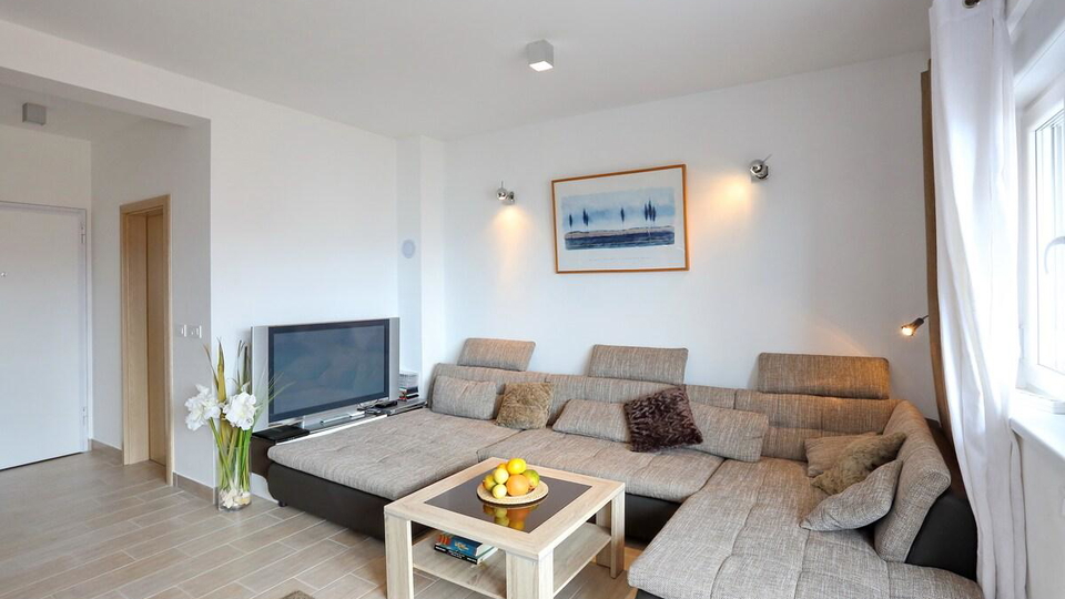 &Dcy;&vcy;&ucy;&khcy;&ecy;&tcy;&acy;&zhcy;&ncy;&acy;&yacy; &kcy;&vcy;&acy;&rcy;&tcy;&icy;&rcy;&acy; &vcy; 80 &mcy;&iecy;&tcy;&rcy;&acy;&khcy; &ocy;&tcy; &pcy;&rcy;&iecy;&kcy;&rcy;&acy;&scy;&ncy;&ocy;&gcy;&ocy; &pcy;&lcy;&yacy;&zhcy;&acy; &vcy; &ocy;&kcy;&rcy;&iecy;&scy;&tcy;&ncy;&ocy;&scy;&tcy;&yacy;&khcy; &Zcy;&acy;&dcy;&acy;&rcy;&acy;&comma; &pcy;&rcy;&ocy;&dcy;&acy;&iocy;&tcy;&scy;&yacy;&excl;