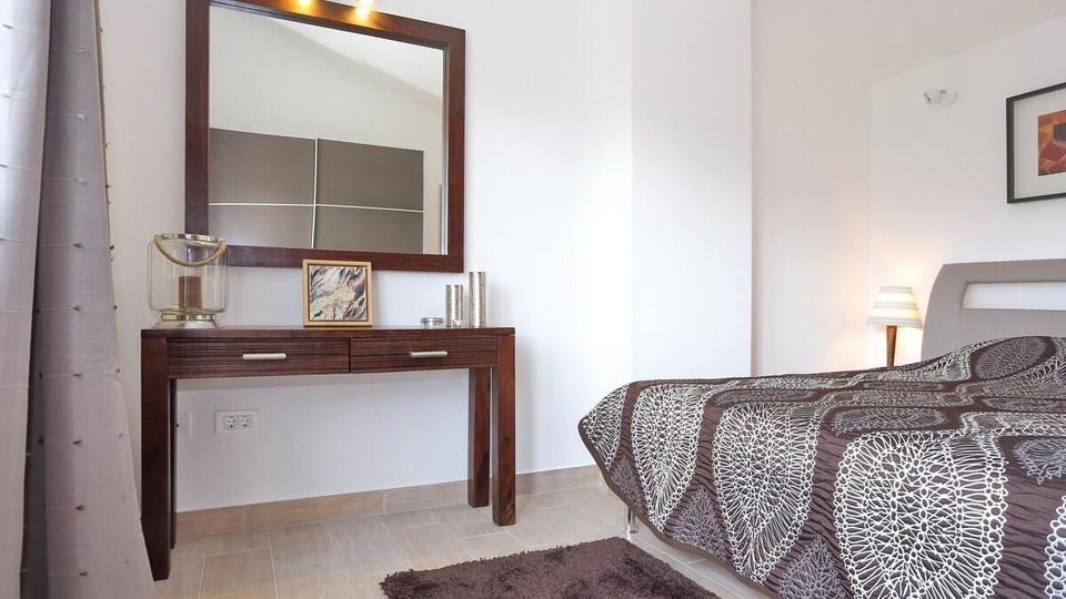 &Dcy;&vcy;&ucy;&khcy;&ecy;&tcy;&acy;&zhcy;&ncy;&acy;&yacy; &kcy;&vcy;&acy;&rcy;&tcy;&icy;&rcy;&acy; &vcy; 80 &mcy;&iecy;&tcy;&rcy;&acy;&khcy; &ocy;&tcy; &pcy;&rcy;&iecy;&kcy;&rcy;&acy;&scy;&ncy;&ocy;&gcy;&ocy; &pcy;&lcy;&yacy;&zhcy;&acy; &vcy; &ocy;&kcy;&rcy;&iecy;&scy;&tcy;&ncy;&ocy;&scy;&tcy;&yacy;&khcy; &Zcy;&acy;&dcy;&acy;&rcy;&acy;&comma; &pcy;&rcy;&ocy;&dcy;&acy;&iocy;&tcy;&scy;&yacy;&excl;