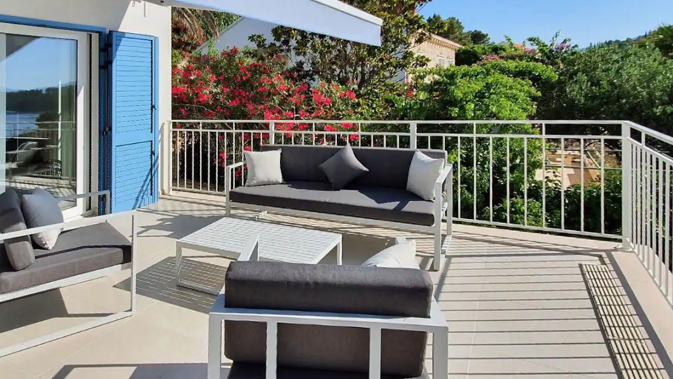 Beautiful villa first row to the sea on the island of Kor&ccaron;ula&comma; for sale&excl;