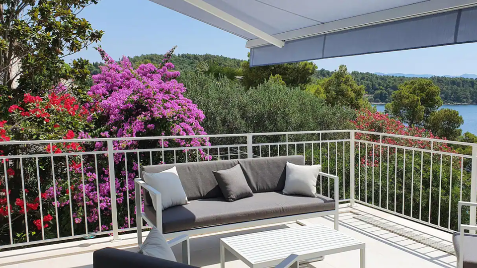 Beautiful villa first row to the sea on the island of Kor&ccaron;ula&comma; for sale&excl;