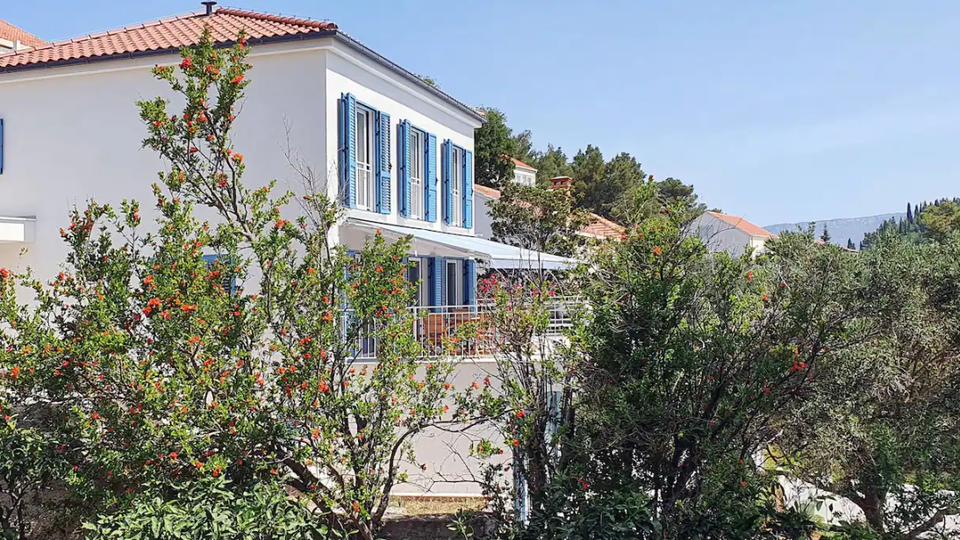 Beautiful villa first row to the sea on the island of Kor&ccaron;ula&comma; for sale&excl;