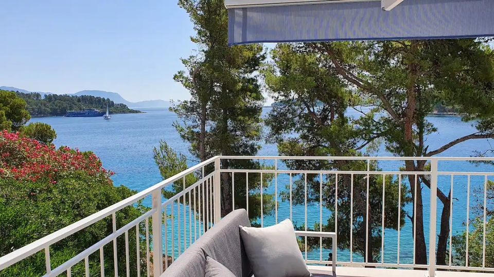 Beautiful villa first row to the sea on the island of Kor&ccaron;ula&comma; for sale&excl;
