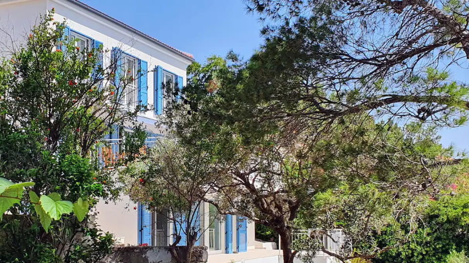 Beautiful villa first row to the sea on the island of Kor&ccaron;ula&comma; for sale&excl;