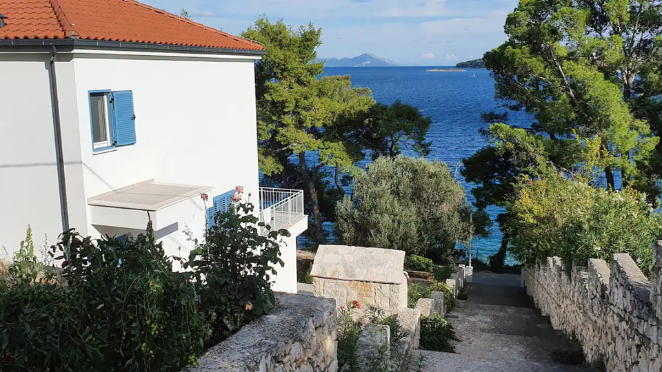 Beautiful villa first row to the sea on the island of Kor&ccaron;ula&comma; for sale&excl;