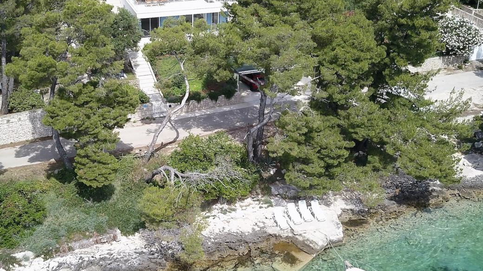 Beautiful villa first row to the sea on the island of Kor&ccaron;ula&comma; for sale&excl;