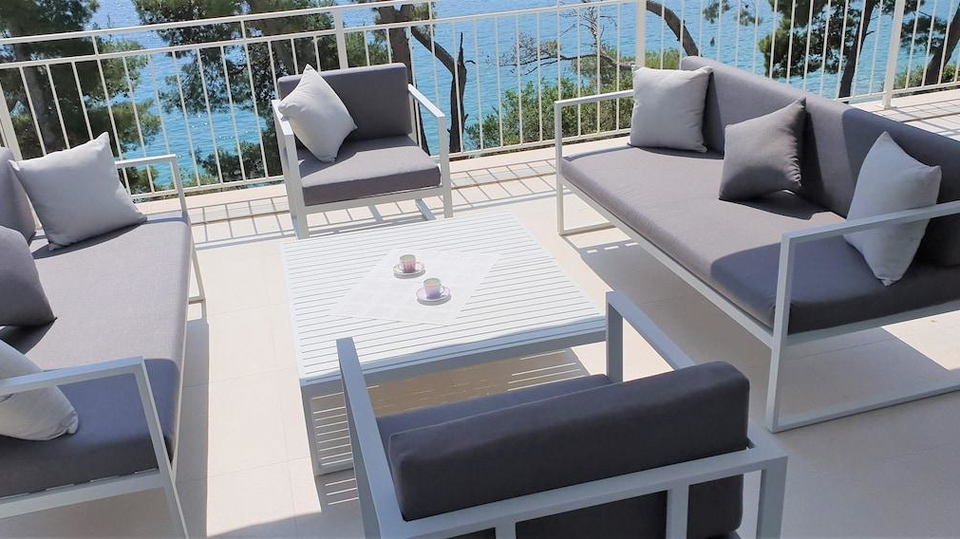 Beautiful villa first row to the sea on the island of Kor&ccaron;ula&comma; for sale&excl;