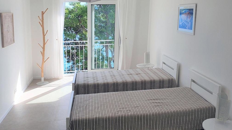 Beautiful villa first row to the sea on the island of Kor&ccaron;ula&comma; for sale&excl;