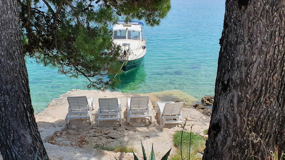 Beautiful villa first row to the sea on the island of Kor&ccaron;ula&comma; for sale&excl;