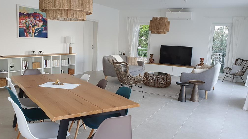 Beautiful villa first row to the sea on the island of Kor&ccaron;ula&comma; for sale&excl;