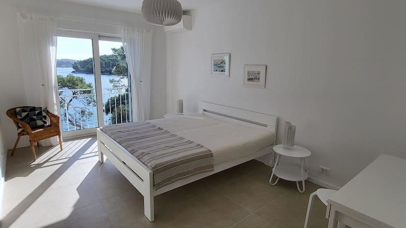 Beautiful villa first row to the sea on the island of Kor&ccaron;ula&comma; for sale&excl;