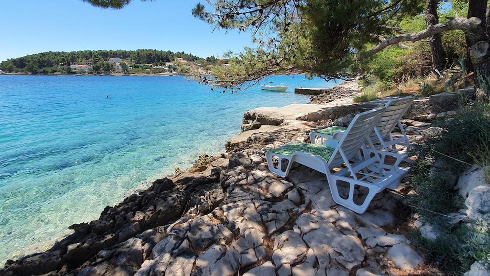 Beautiful villa first row to the sea on the island of Kor&ccaron;ula&comma; for sale&excl;